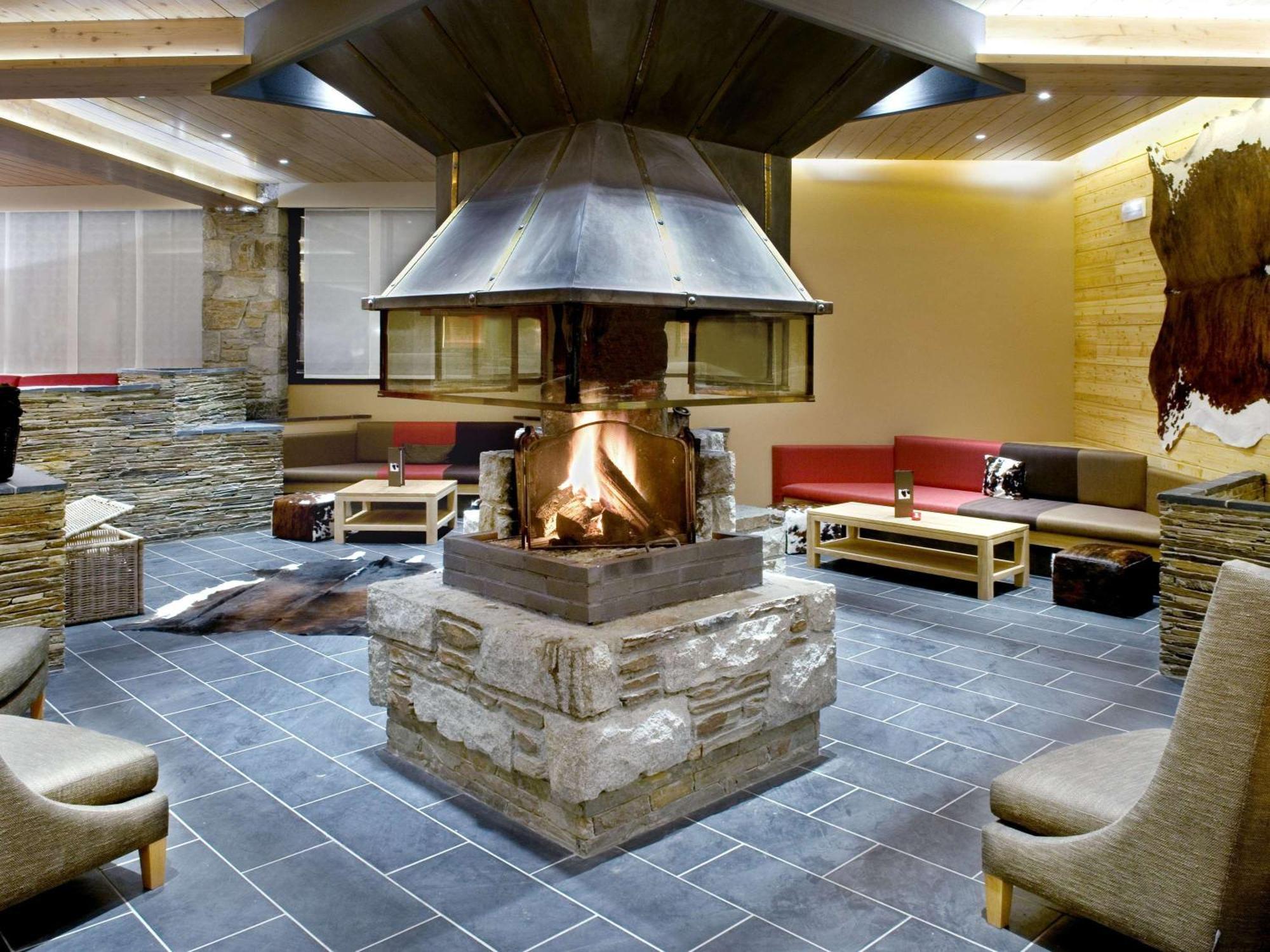 Mercure Saint-Lary المظهر الخارجي الصورة